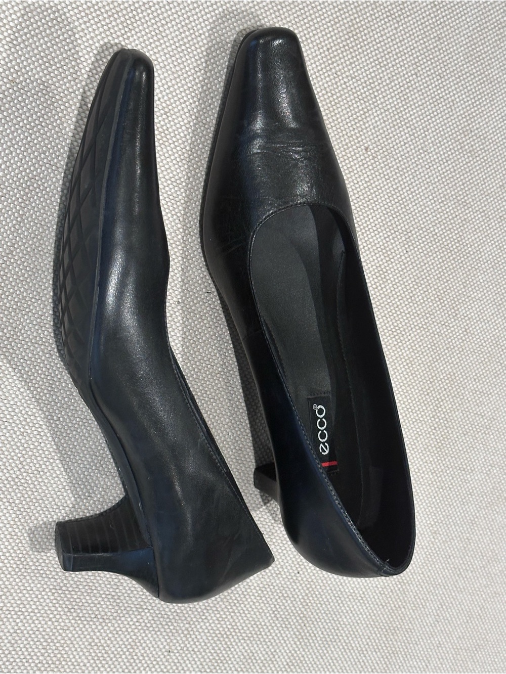 ECCO Size 39 (8) Black Leather LIKE NEW Classic Kitten Heel Pump - Picture 3 of 14